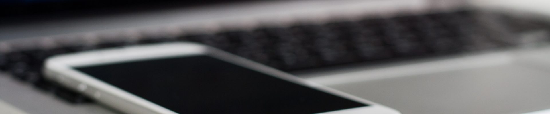 silver-iphone-6-in-macbook-pro-92903